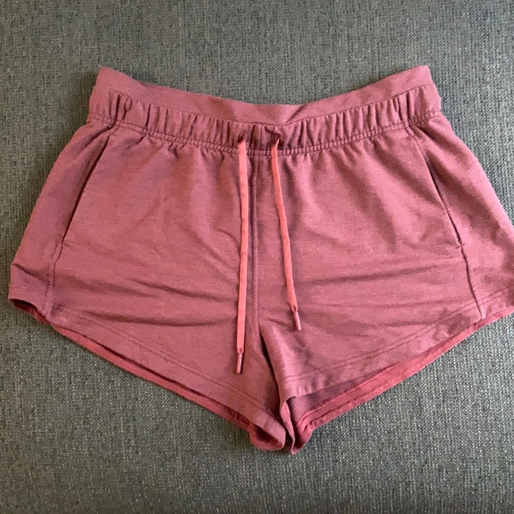 Lululemon inner glow shorts